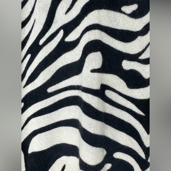 NWT Luxury Cashmere Charter Club Zebra Cashmere Sweater Crew Neck XS-S - Picture 3 of 7